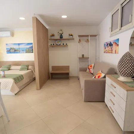 Theos Holidays Apartamento
