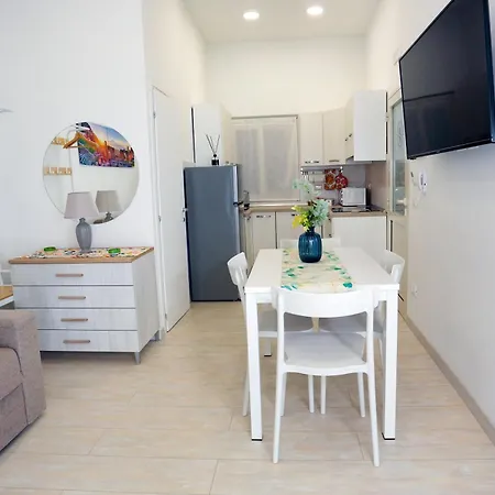 Theos Holidays Apartamento Giardini Naxos